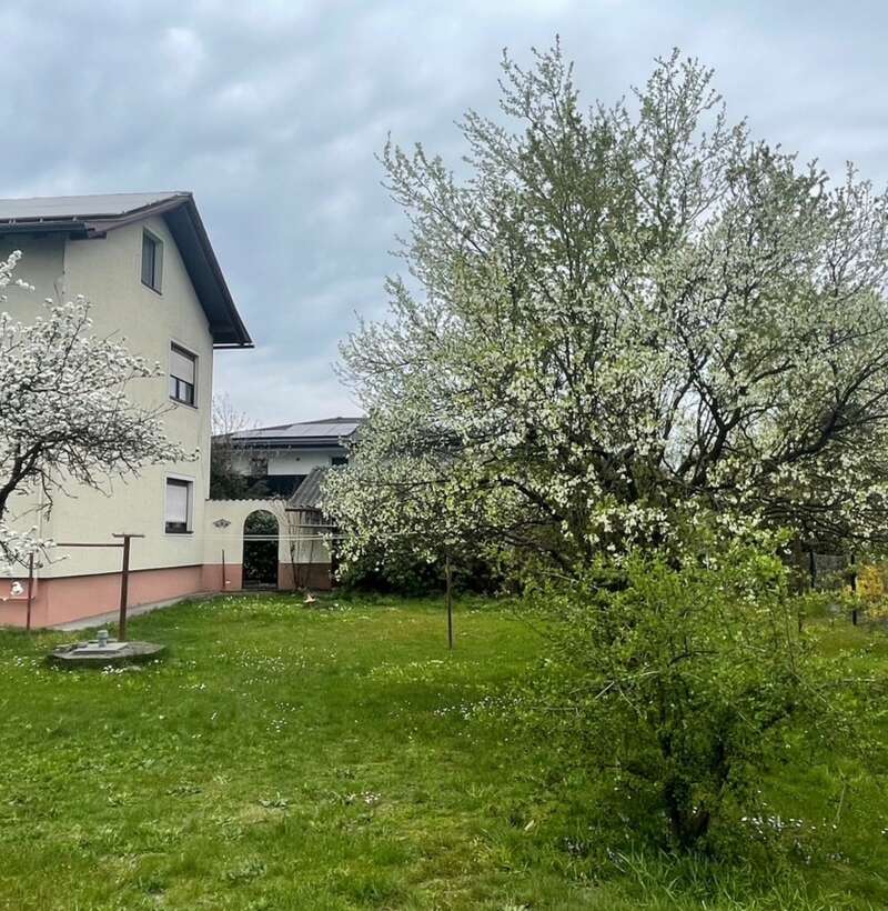 Familienfreundliches Einfamilienhaus mit großzügigem Grund