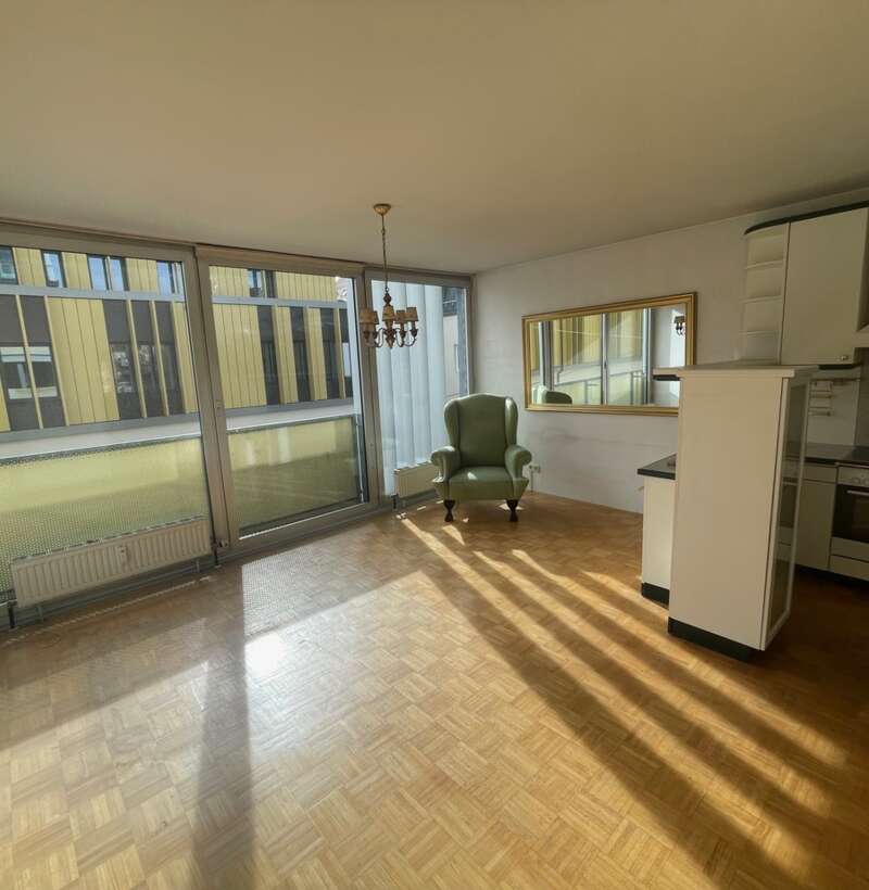 Leonhard: Zentral gelegene 2 - Zimmerwohnung mit Loggia nahe MUMUTH und Stadtpark