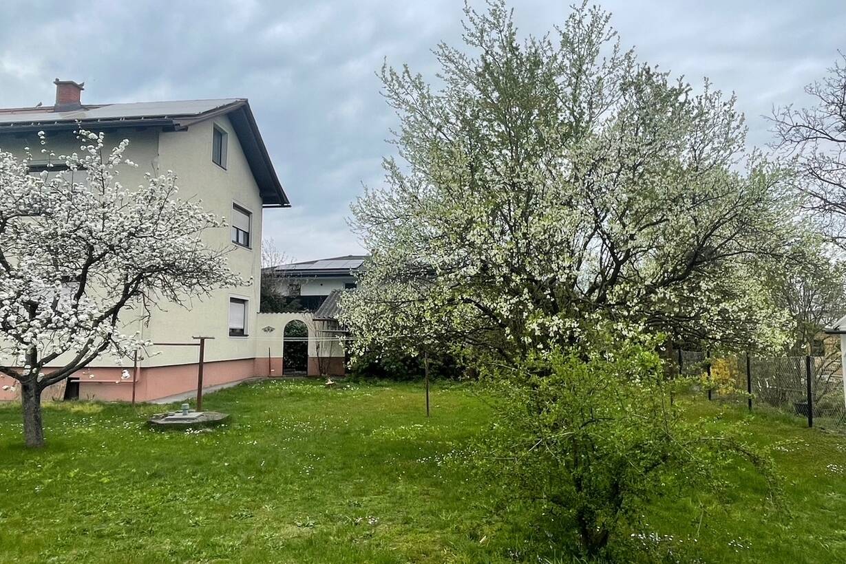 Familienfreundliches Einfamilienhaus mit großzügigem Grund